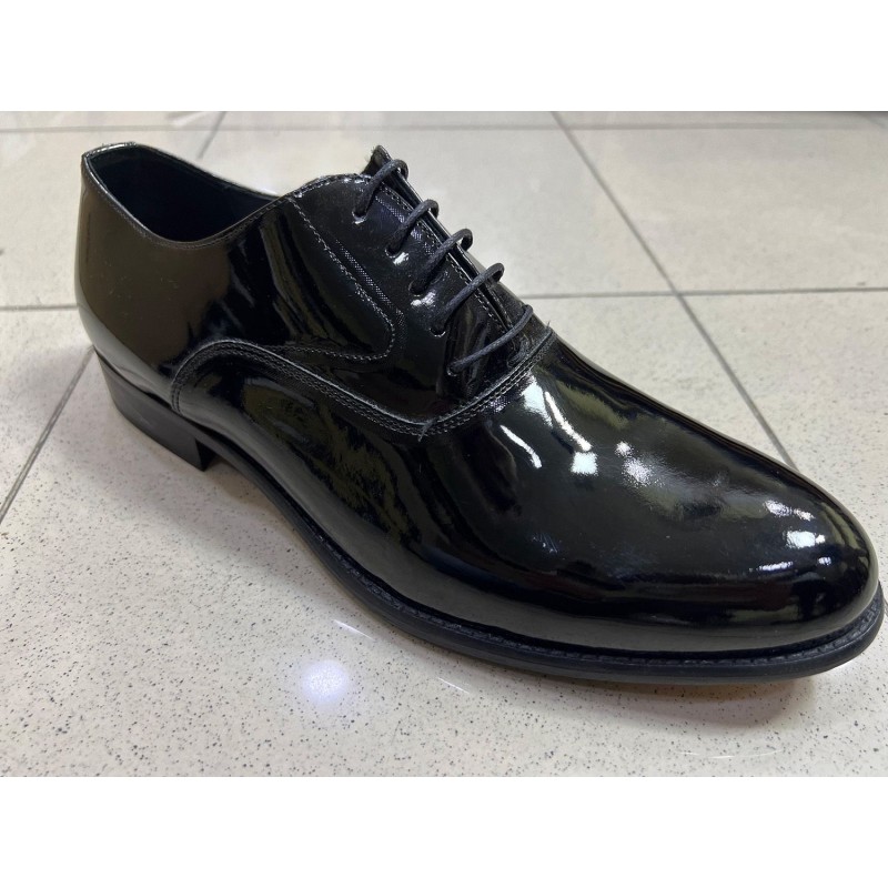 Stringata uomo, nera - Tipos